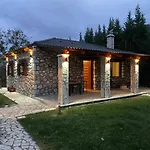 το πετρινο σπιτι του καστρη! με θεα τα μετεωρα Tatil Evi Kalampáka