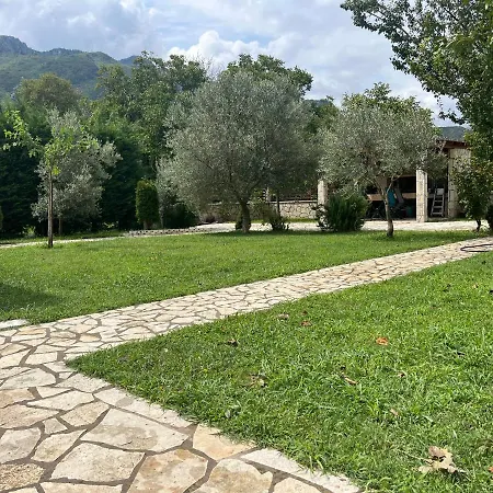 το πετρινο σπιτι του καστρη! με θεα τα μετεωρα *