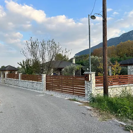 度假居 το πετρινο σπιτι του καστρη! με θεα τα μετεωρα 卡兰巴卡