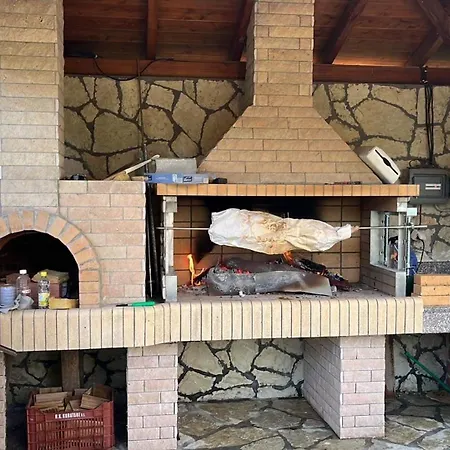 Ferienhaus το πετρινο σπιτι του καστρη! με θεα τα μετεωρα *
