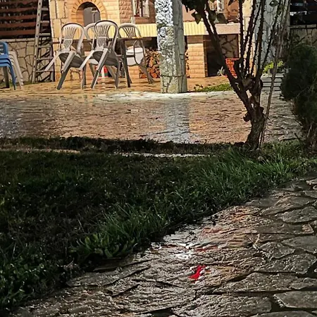 το πετρινο σπιτι του καστρη! με θεα τα μετεωρα Kalambaka