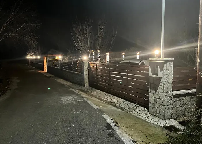 Holiday home το πετρινο σπιτι του καστρη! με θεα τα μετεωρα