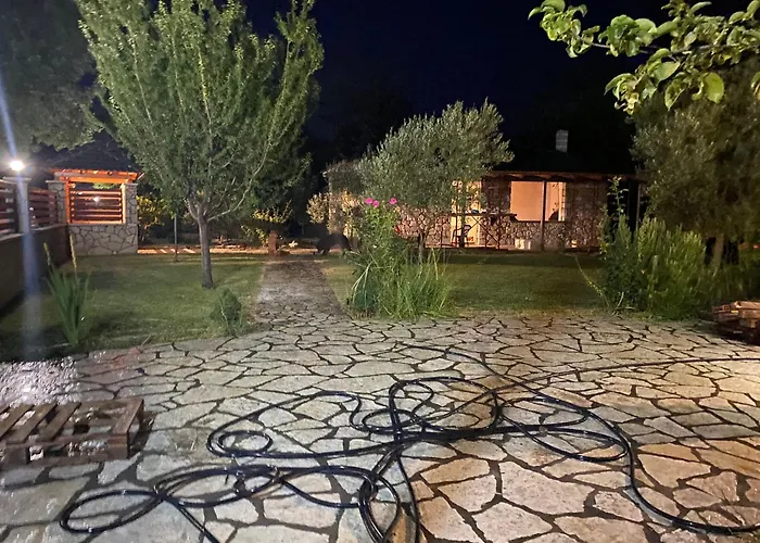 το πετρινο σπιτι του καστρη! με θεα τα μετεωρα * 卡兰巴卡