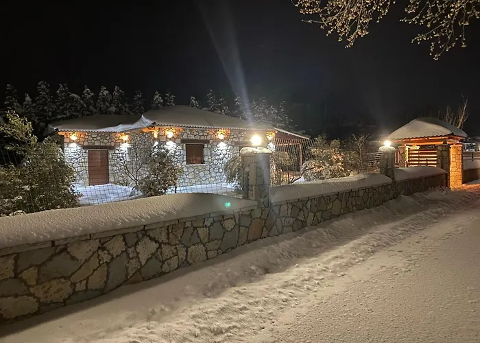 το πετρινο σπιτι του καστρη! με θεα τα μετεωρα