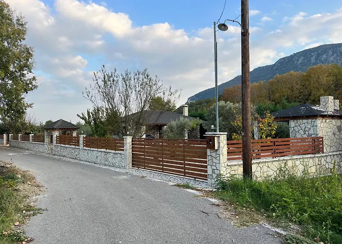 Holiday home το πετρινο σπιτι του καστρη! με θεα τα μετεωρα Kalambaka